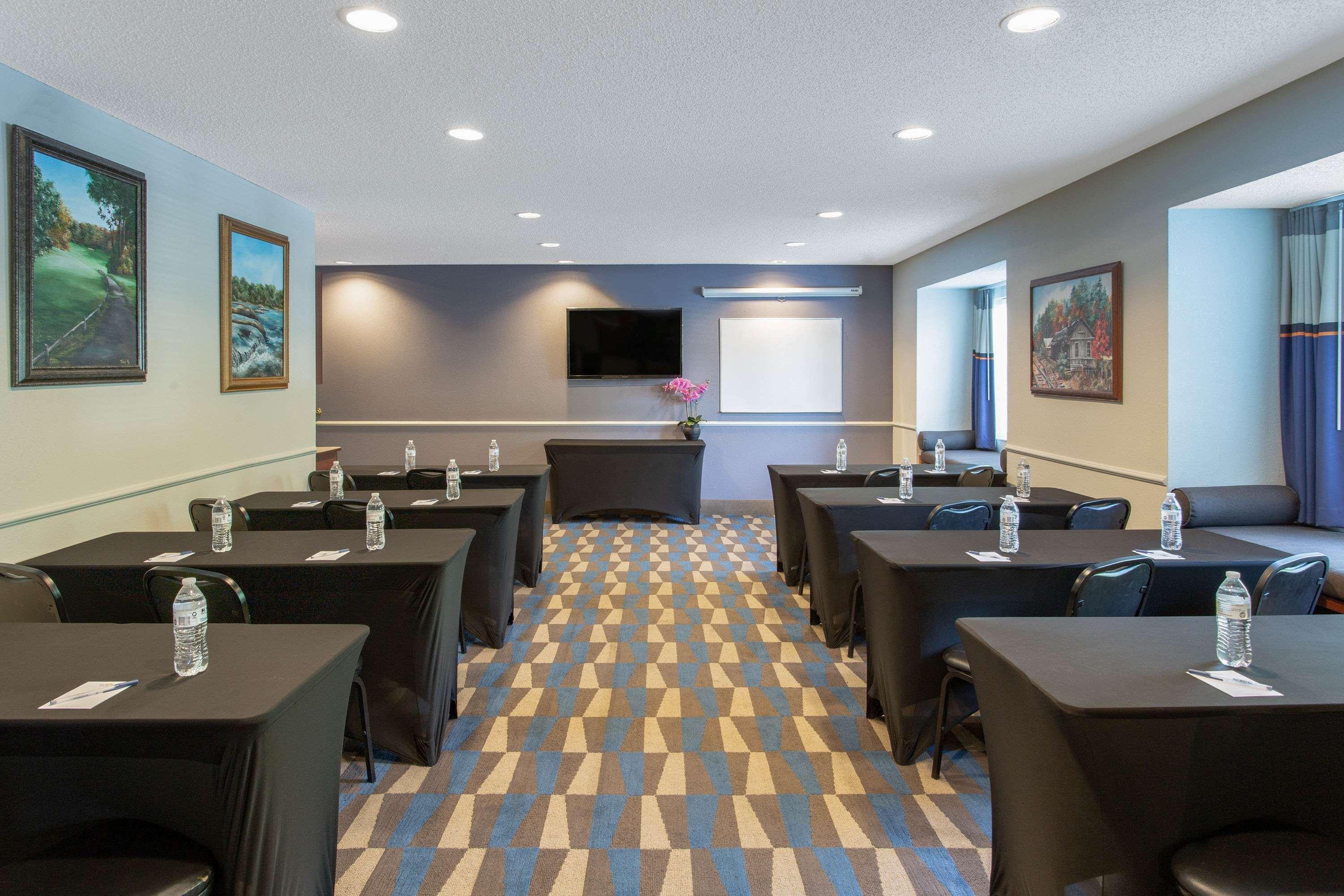 Microtel Inn & Suites By Wyndham Lillington/Campbell University Eksteriør bilde